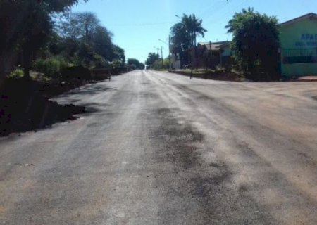 Mais uma obra de asfalto conquistada na gestão do ex-prefeito Edson de David está sendo concluída